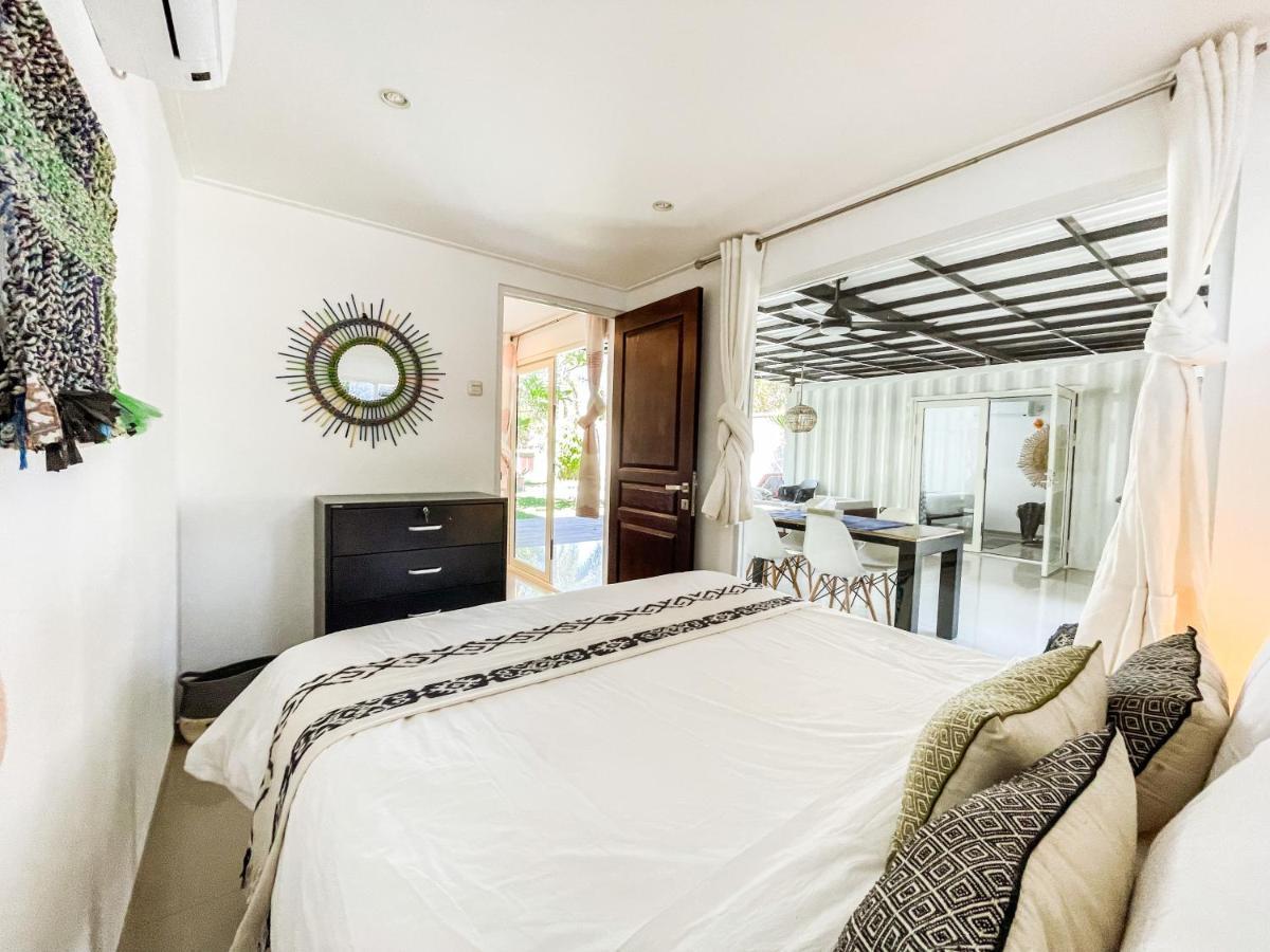 Villa Kotak Surfers Escape Reopening Rates Apply Now Selong Belanak Zewnętrze zdjęcie